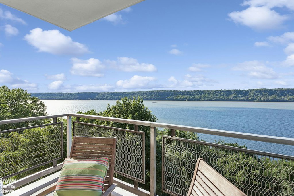 2621 Palisade avenue, Unit 1C photo 2