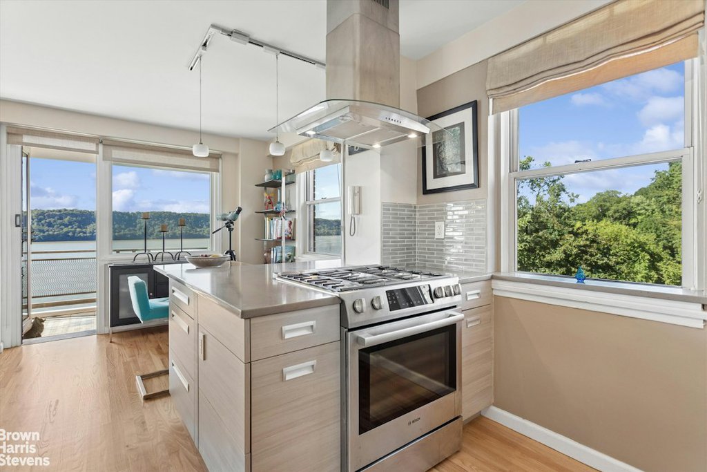 2621 Palisade avenue, Unit 1C photo 5