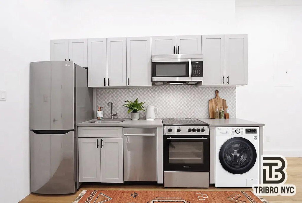 405 East 69th Street, Unit 1 photo 4
