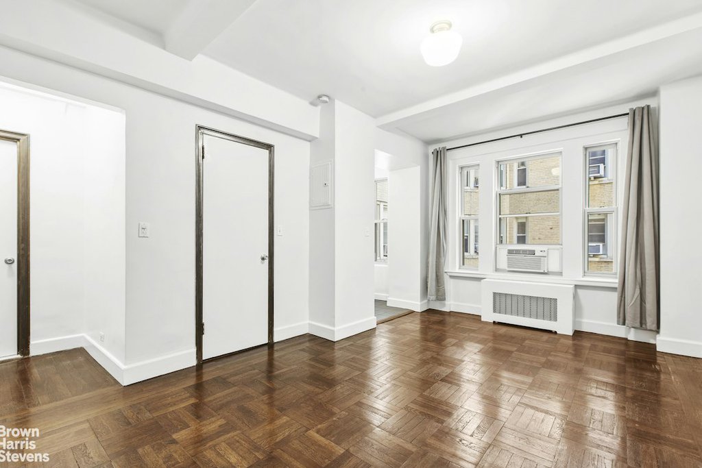 24 Fifth Avenue, Unit 818