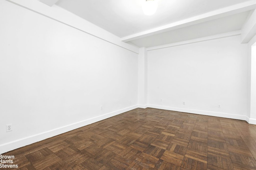 24 Fifth Avenue, Unit 818 photo 7