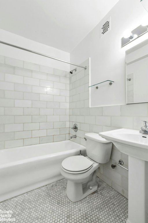 24 Fifth Avenue, Unit 818 photo 11