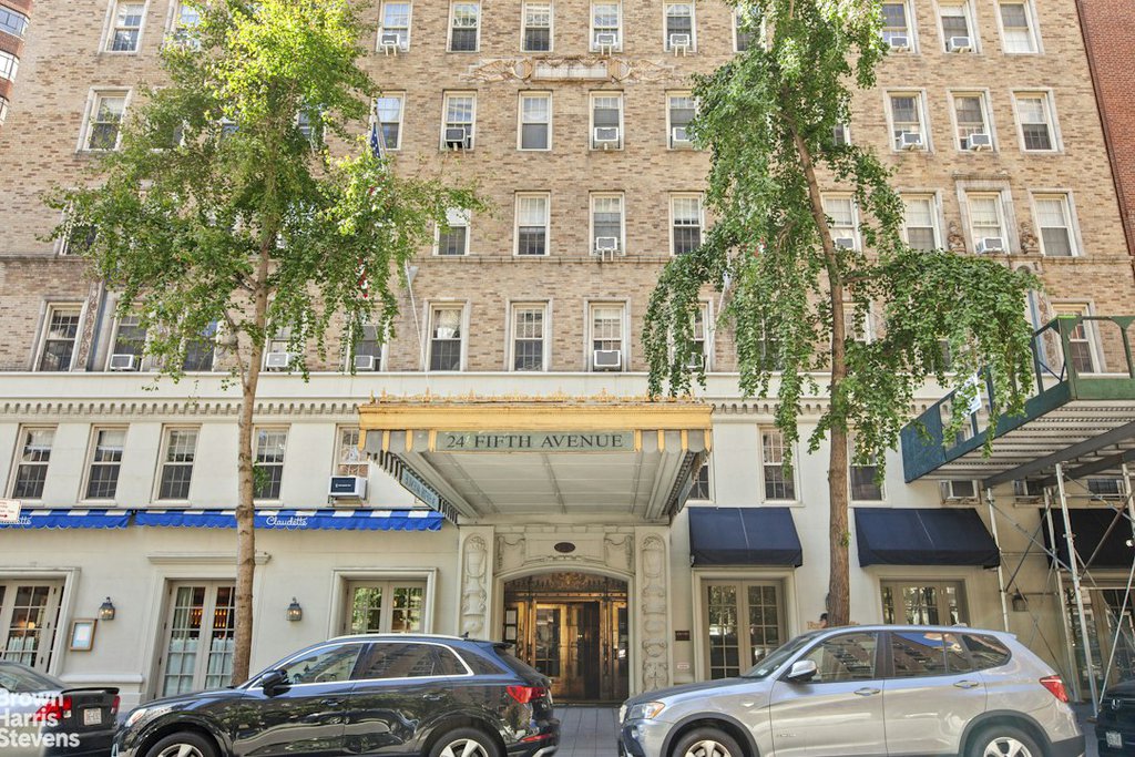 24 Fifth Avenue, Unit 818 photo 12