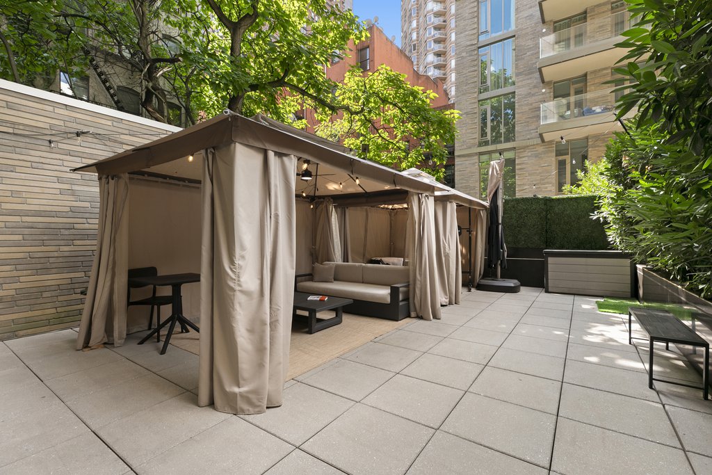 505 West 43rd Street, Unit 1C photo 3