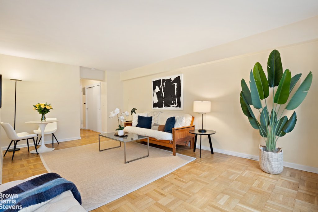 333 East 75th Street, Unit 8C photo 2
