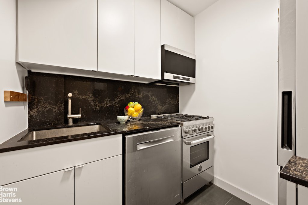 333 East 75th Street, Unit 8C photo 5
