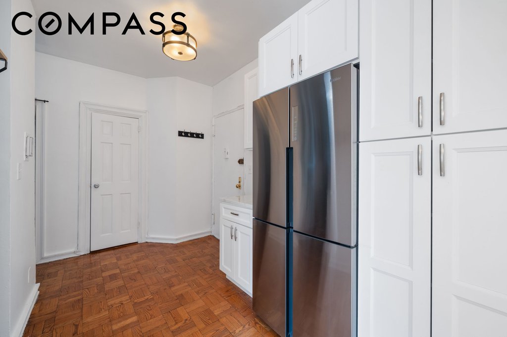 2390 Palisade Avenue, Unit 1G photo 4