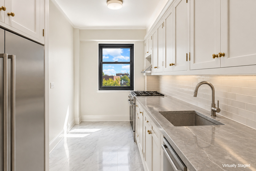 33-52 Crescent Street, Unit 8B photo 4