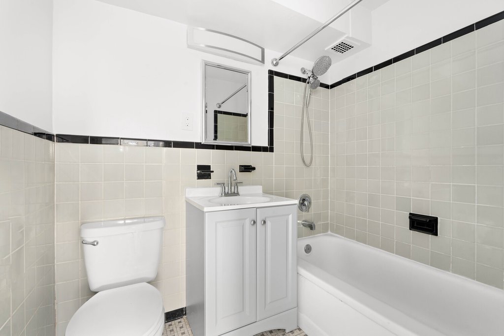 33-52 Crescent Street, Unit 8B photo 8