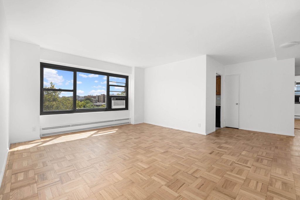 33-52 Crescent Street, Unit 8B photo 9
