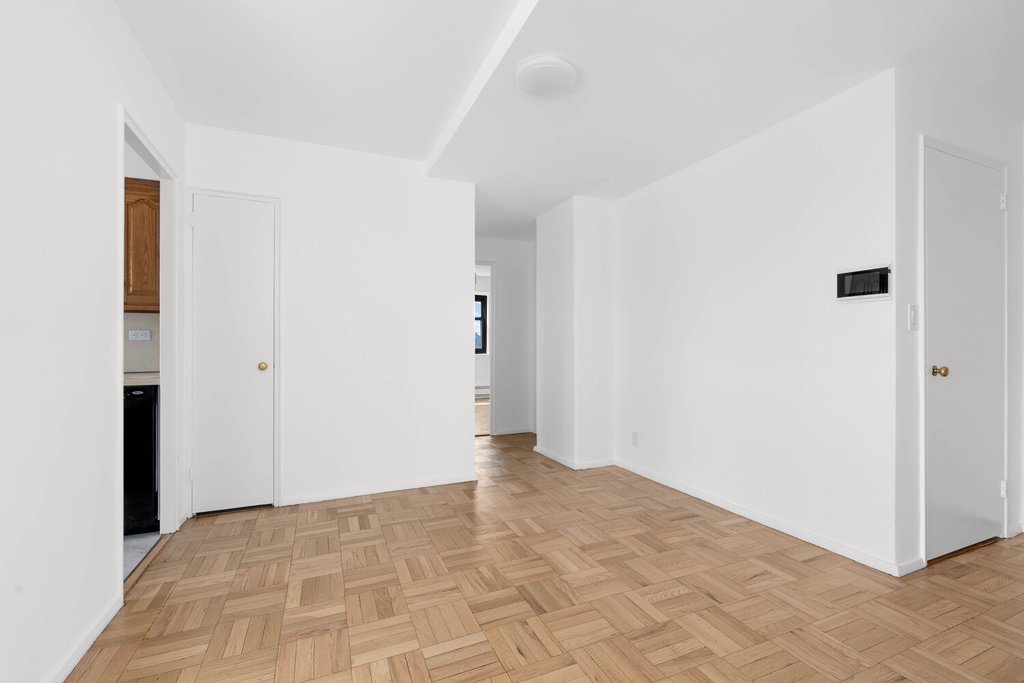 33-52 Crescent Street, Unit 8B photo 11