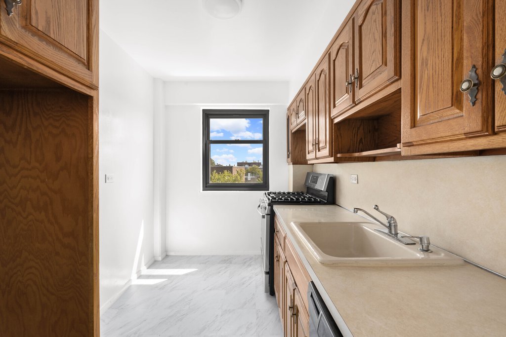 33-52 Crescent Street, Unit 8B photo 12