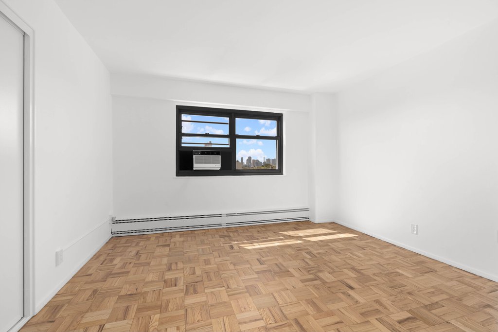 33-52 Crescent Street, Unit 8B photo 13