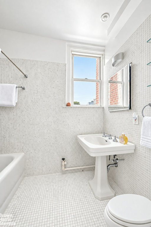 875 Park Avenue, Unit 9A photo 11