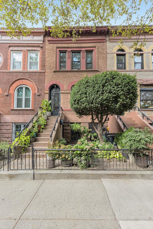 807 Lincoln Place – For Sale