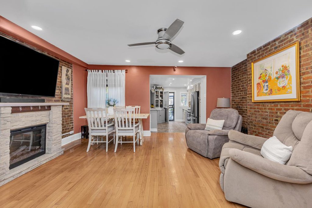 807 Lincoln Place – For Sale photo 3