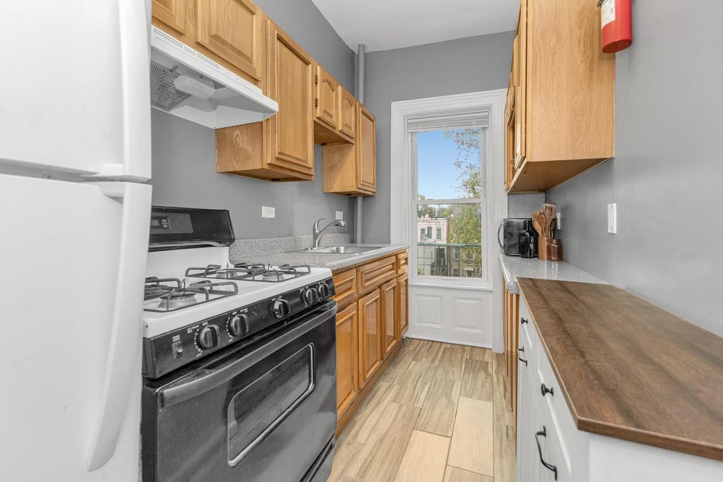807 Lincoln Place – For Sale photo 12