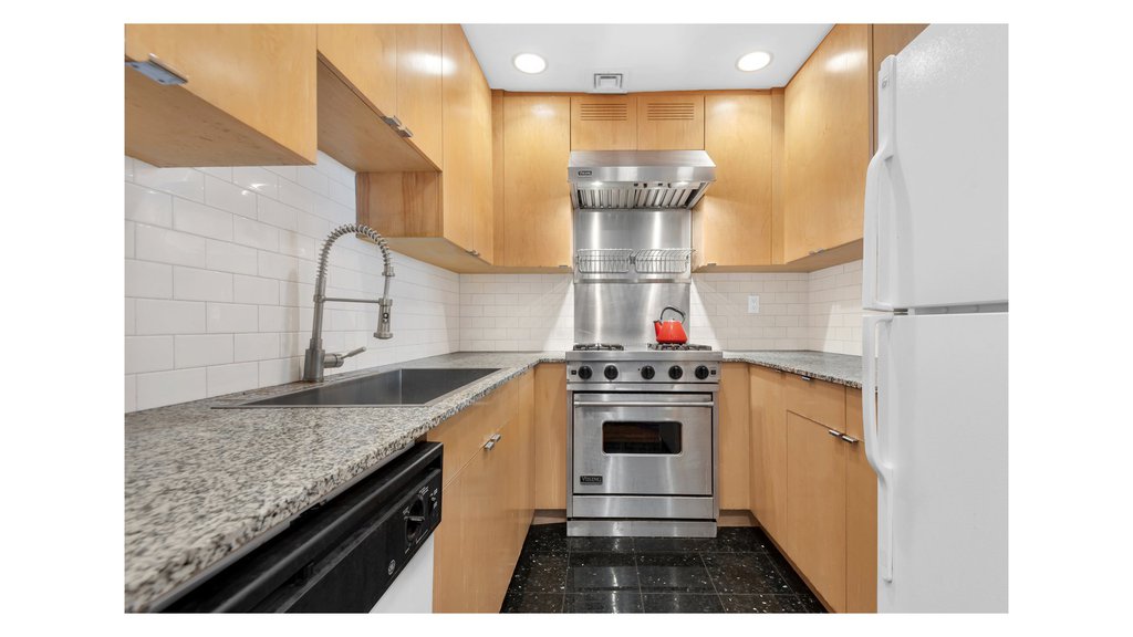 467 West 22nd Street, Unit E photo 6