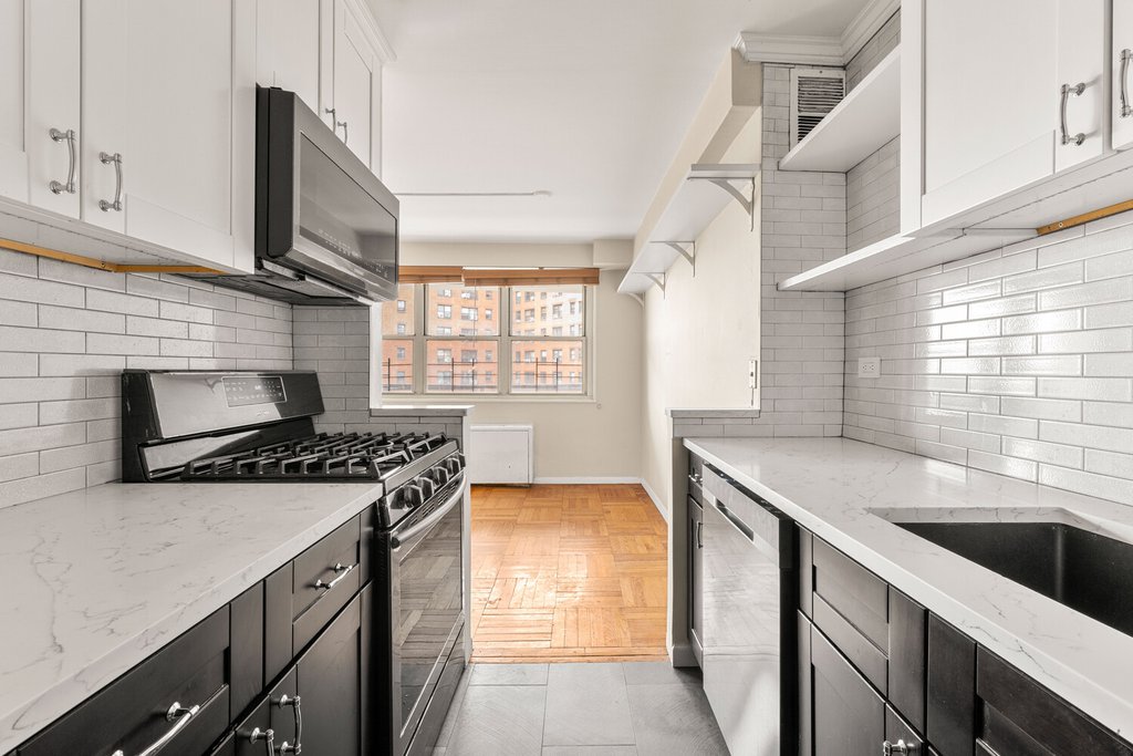 102-10 66th Road, Unit 8D photo 8