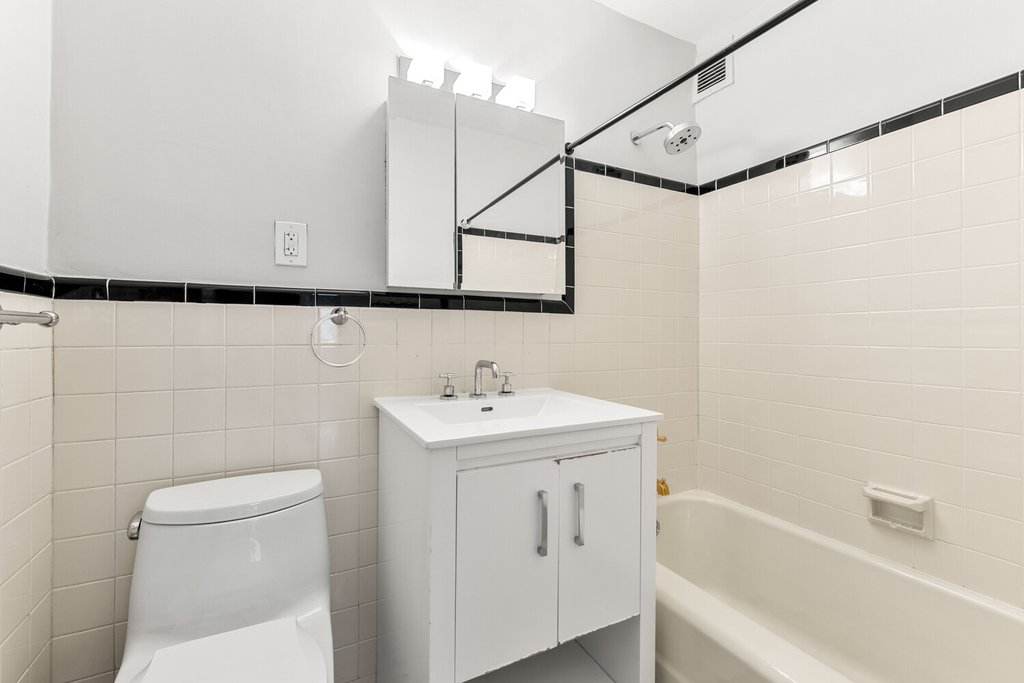 102-10 66th Road, Unit 8D photo 16