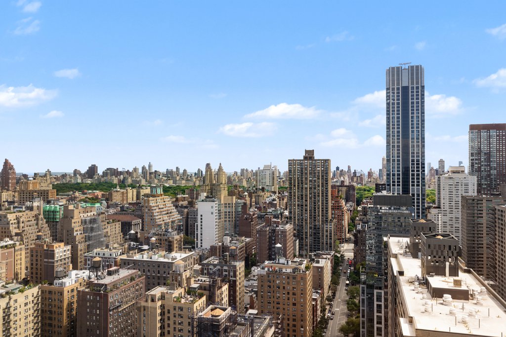 200 Riverside Boulevard, Unit 37D