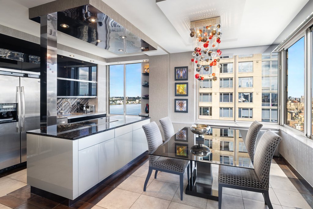 200 Riverside Boulevard, Unit 37D photo 4