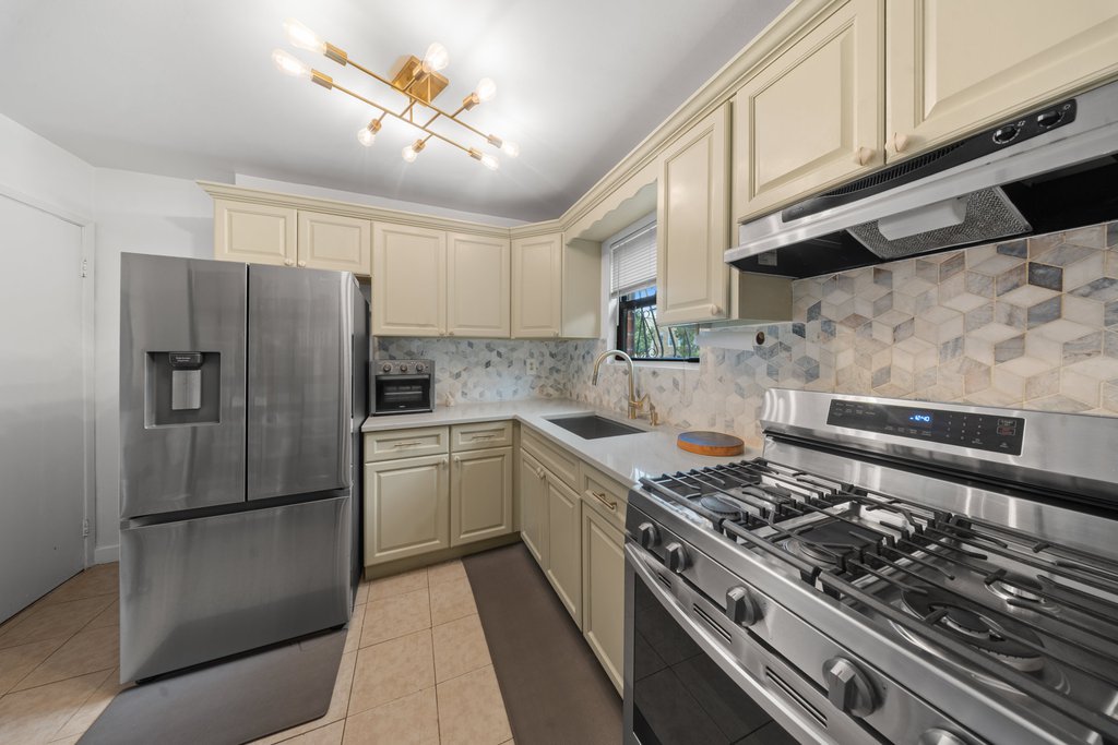 564 Shepherd Avenue – For Sale photo 3
