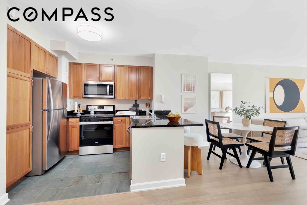 20 River Terrace, Unit 4J photo 2