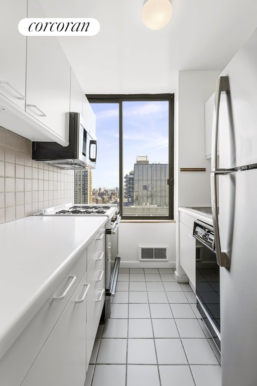 300 East 93rd Street, Unit 29B photo 7