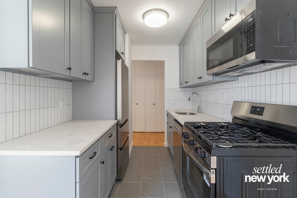 1601 Third Avenue, Unit 26C photo 4