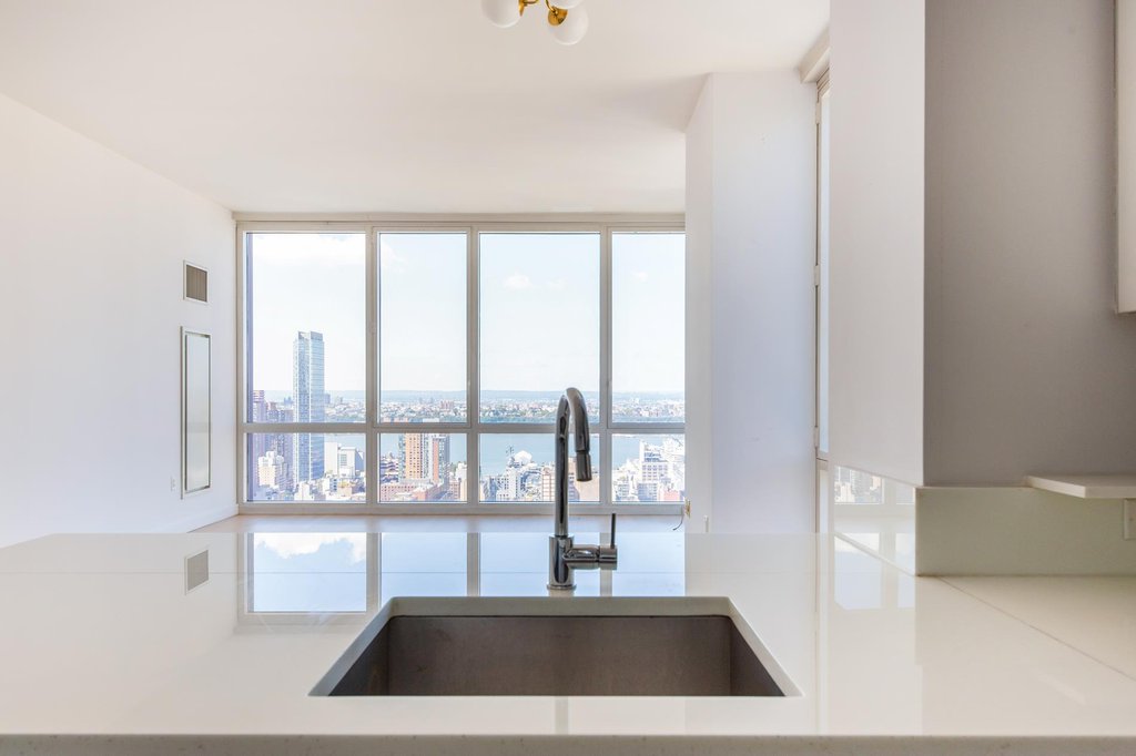 247 West 46th Street, Unit 4001 photo 5