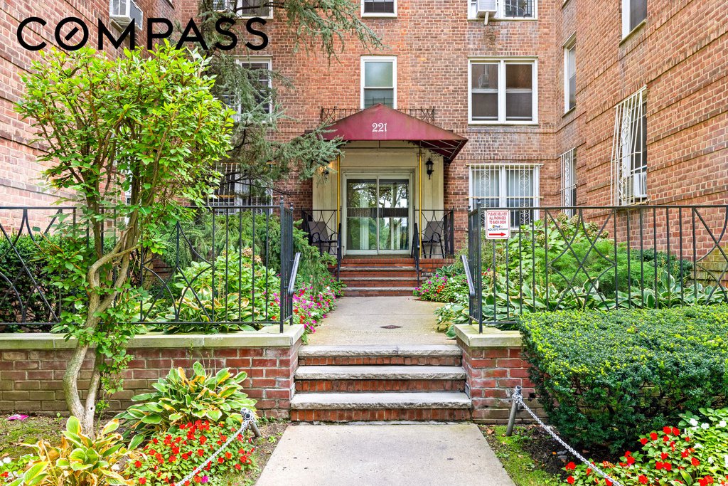 221 McDonald Avenue, Unit 6P photo 7