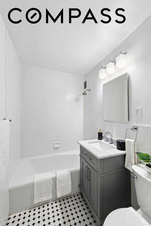 225 East 57th Street, Unit 8K photo 9