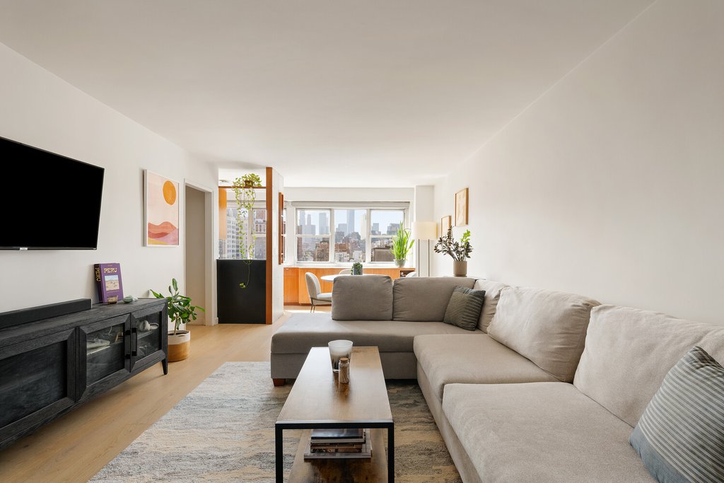 69 West 9th Street, Unit 11K