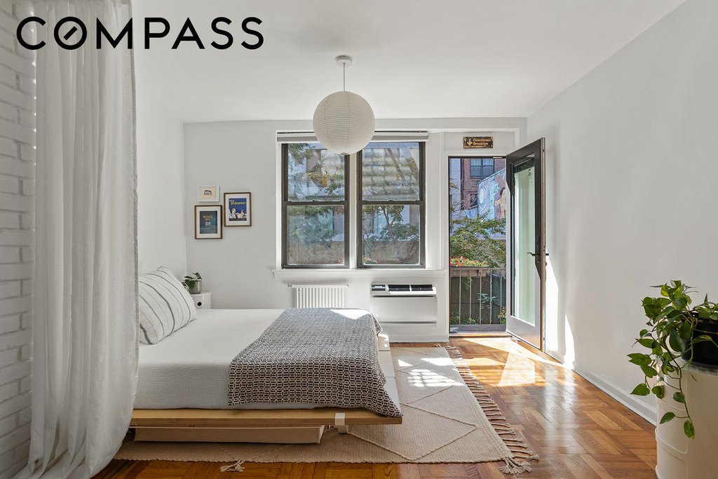 250 West 15th Street, Unit 1H photo 2