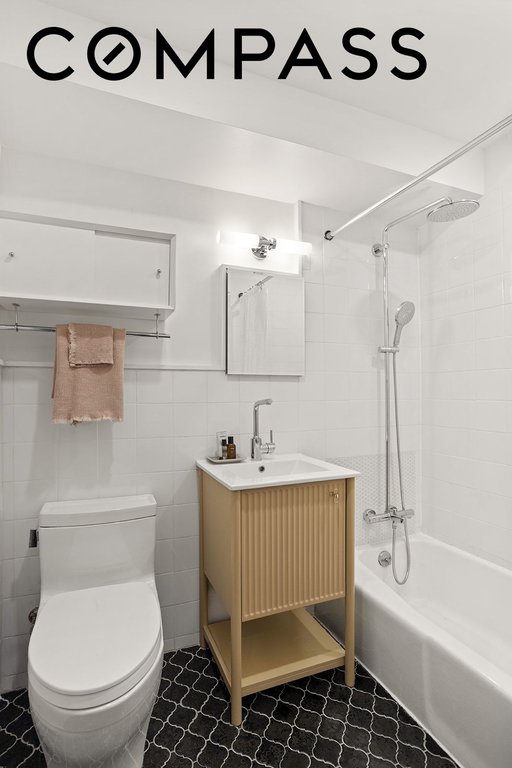 250 West 15th Street, Unit 1H photo 5