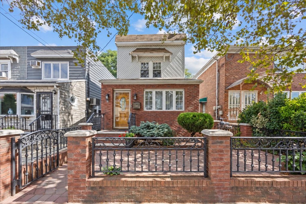 1515 East 55th Street – For Sale
