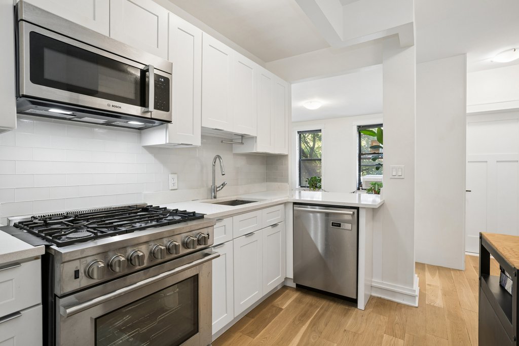 342 West 21st Street, Unit 4D photo 2