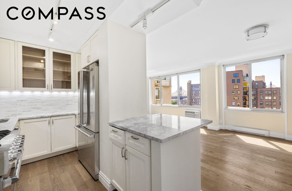 555 Main Street, Unit 1608 photo 3