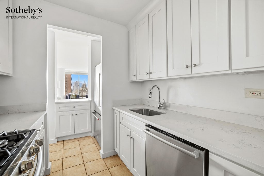 40 East 94th Street, Unit 23A photo 4