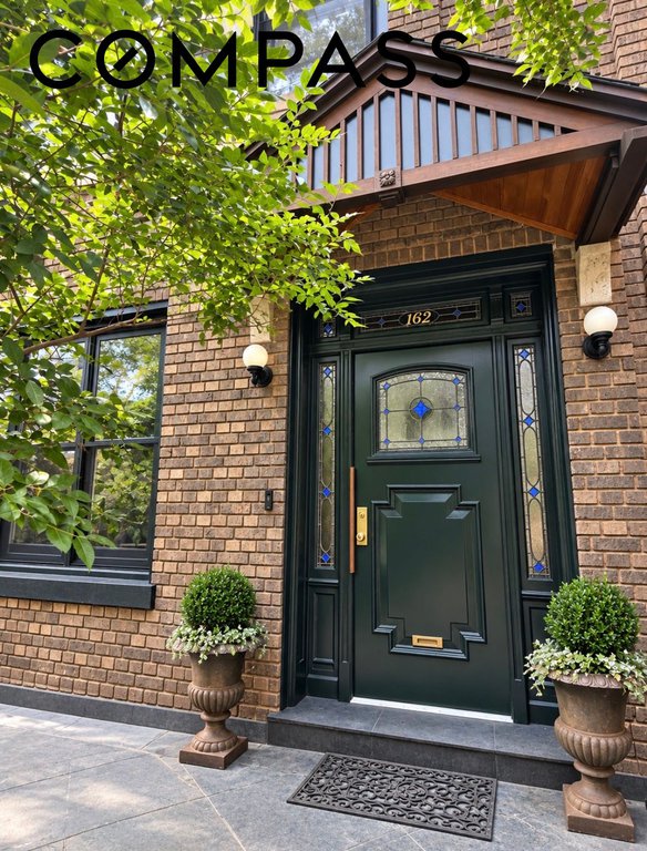 162 Crown Street – For Sale