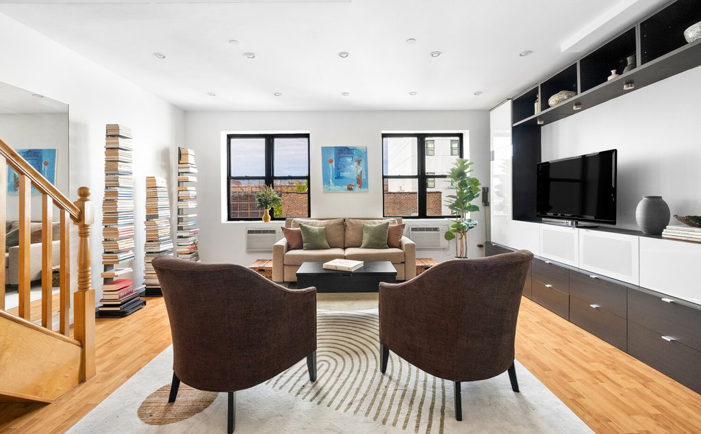 895 Myrtle Avenue, Unit APT4B photo 2