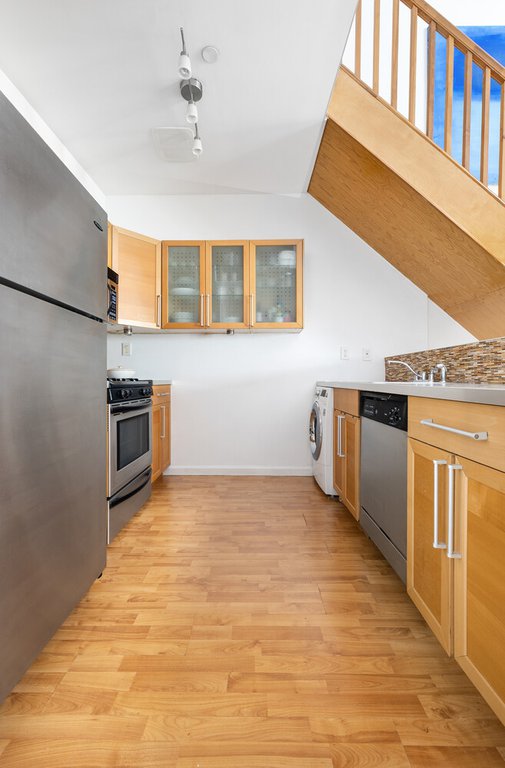 895 Myrtle Avenue, Unit APT4B photo 6