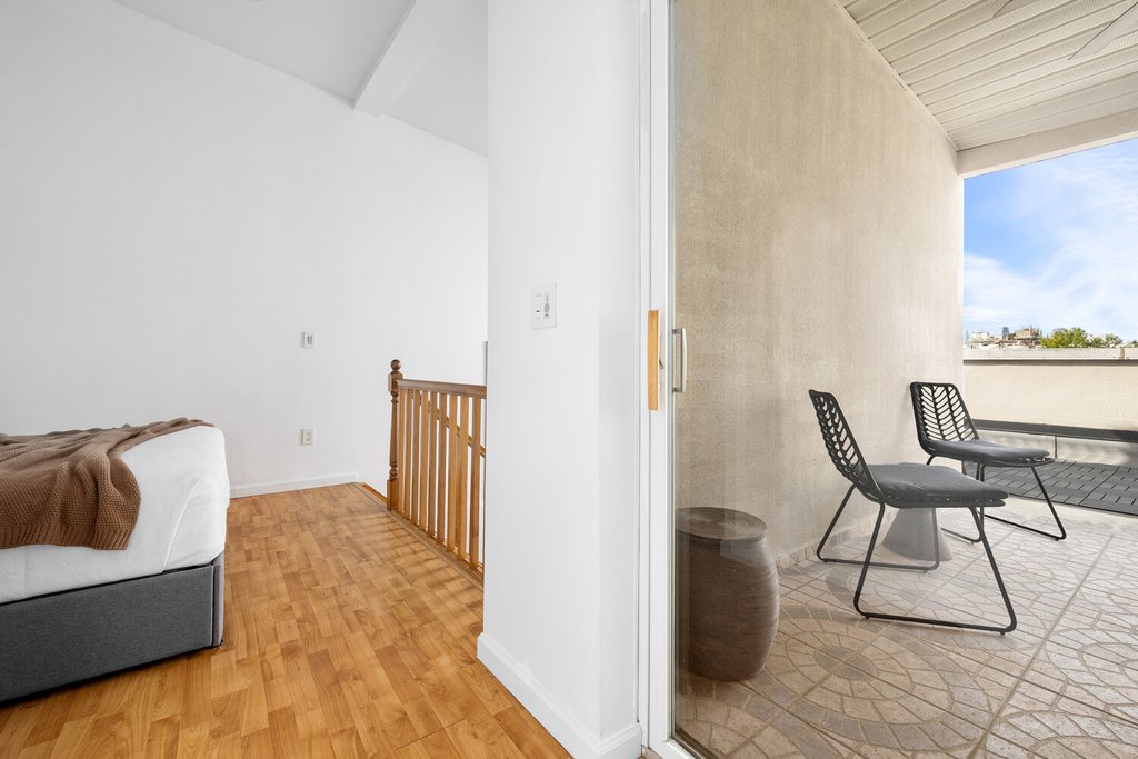 895 Myrtle Avenue, Unit APT4B photo 9