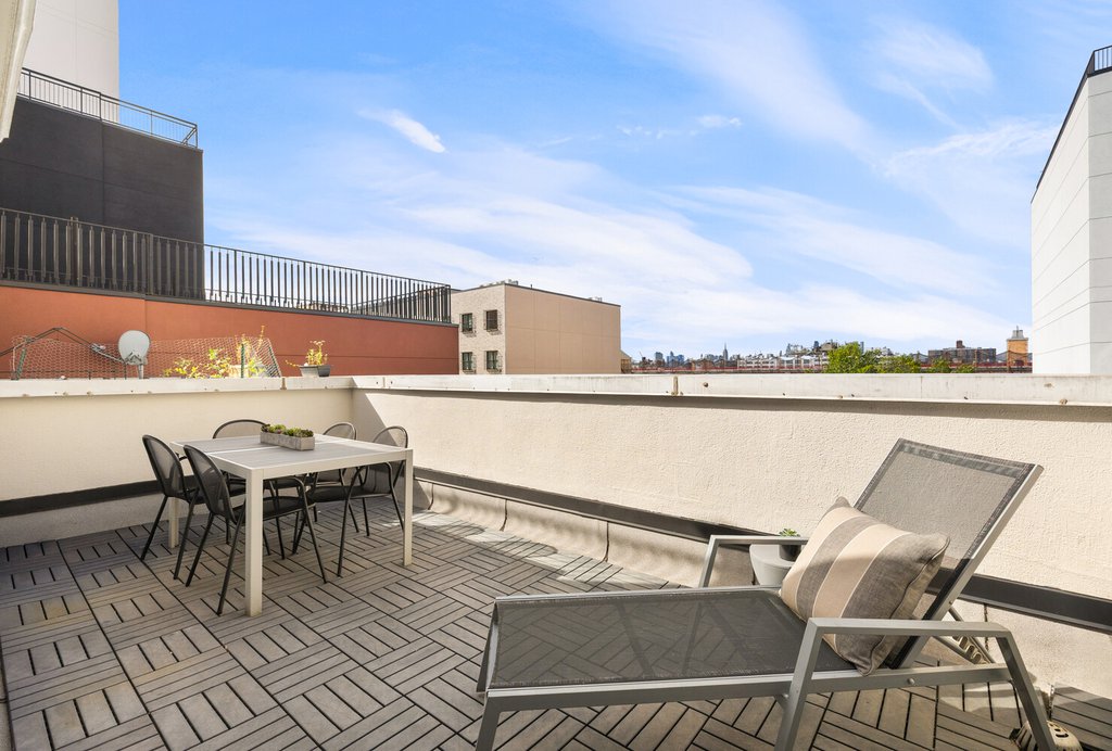 895 Myrtle Avenue, Unit APT4B photo 12