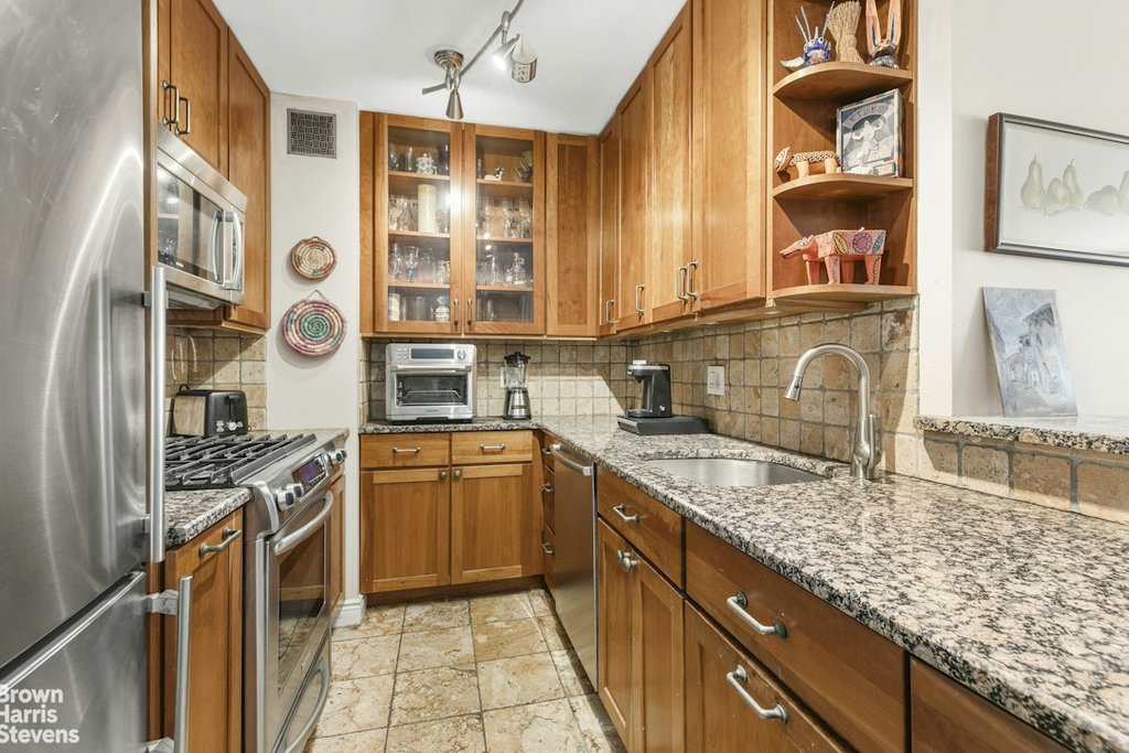 77 Seventh Avenue, Unit 10K