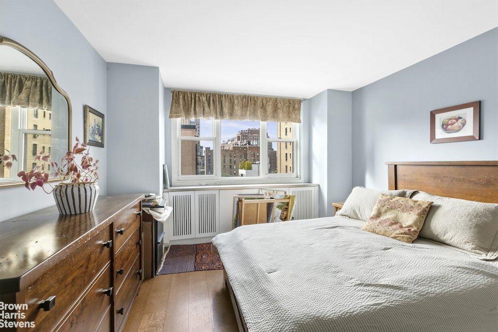 77 Seventh Avenue, Unit 10K photo 3