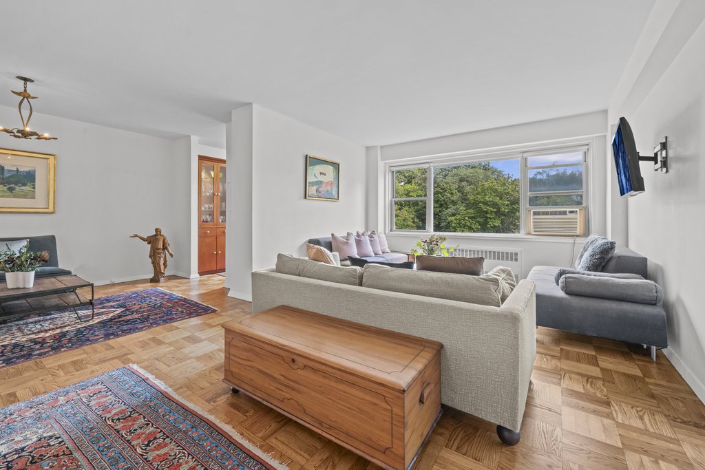 750 Kappock street, Unit 405 photo 3