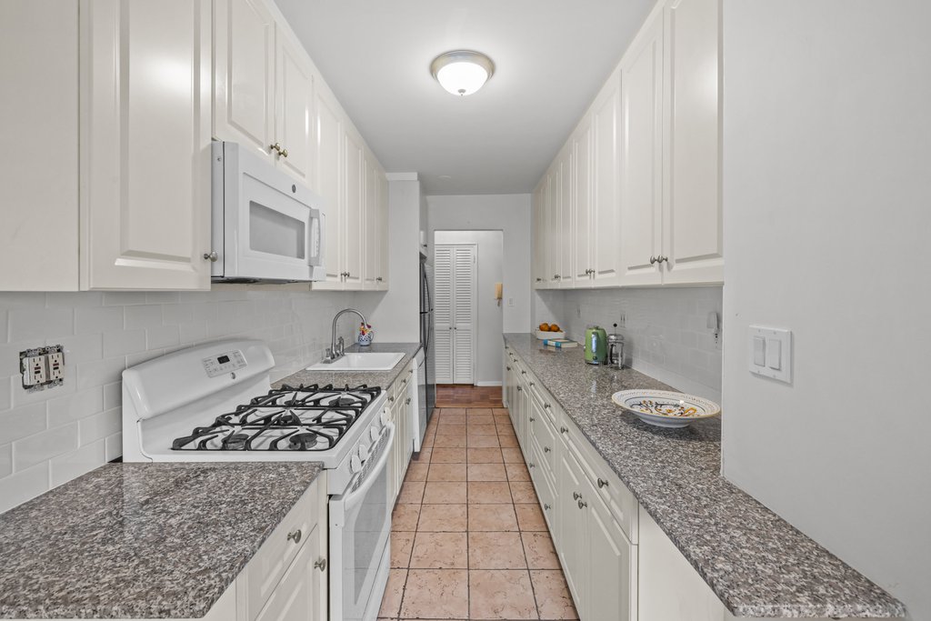 750 Kappock street, Unit 405 photo 14