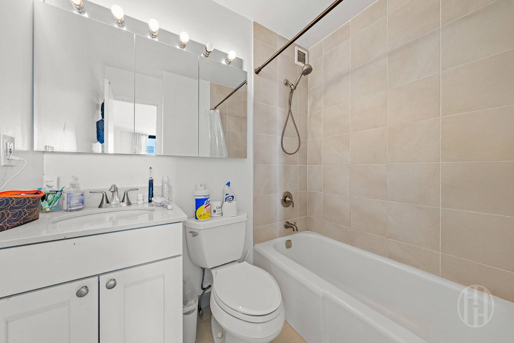 250 East 40th Street, Unit 47C photo 11